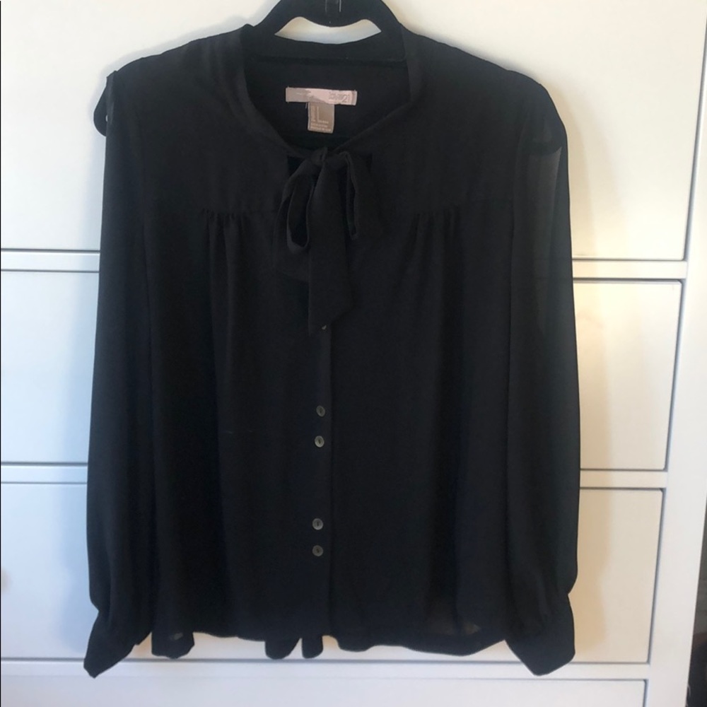 🛍 FOREVER 21 black button down blouse